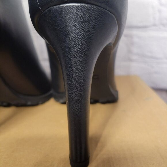 Bar III Dillian Front Zip Shooties - Picture 10 of 11